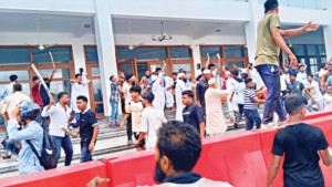 ভাঙ্গায় থানা ও উপজেলা পরিষদে ভাঙচুর-আগুন