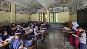 পরিত্যক্ত ঘোষণার পরও পাঠদান