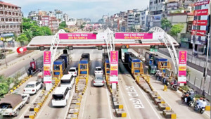 বিকাশে টোল দিয়ে নিমেষেই পার যাত্রাবাড়ী গুলিস্তান ফ্লাইওভার