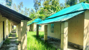 সুবিধাভোগীদের তাড়িয়ে ঘর দখলের পাঁয়তারা