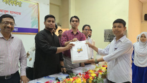 পড়াশোনার পাশাপাশি নৈতিক শিক্ষায় মনোযোগী হতে হবে, বৃত্তিপ্রাপ্তদের হাসনাত আবদুল্লাহ