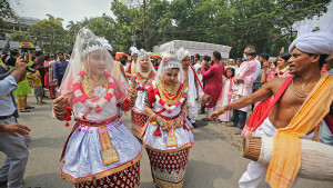 প্রাণচাঞ্চল্যে রঙিন বৈশাখী উৎসব