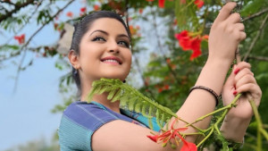মায়ের শাড়িতে বৈশাখের স্মৃতি, সন্তানদের ঘিরে আবেগঘন পরীমণি