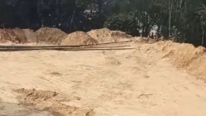 পাহাড় কেটে পোলট্রি খামারের প্রস্তুতি