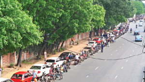 জ্বালানি সংকটে বদলে যাচ্ছে জীবনযাত্রা