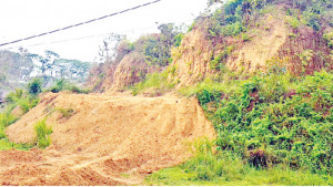 সীতাকুণ্ডে  পাহাড় কাটছেন  প্রভাবশালীরা