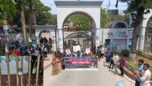 তালা ঝুলিয়ে শিক্ষক রুনা হত্যার বিচার দাবি