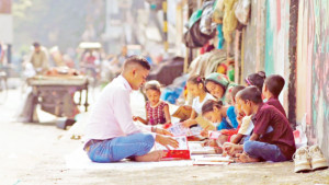 শিক্ষাবঞ্চিত শিশুদের জন্য মানবিক পাঠশালা