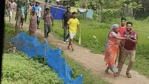ট্যাঙ্কে পানি উঠিয়ে না দেওয়ায় বাড়িতে হামলা ভাঙচুর