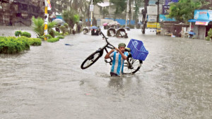বৃষ্টি-জলাবদ্ধতায় ভোগান্তি নিয়ে দ্বিতীয় দিন পার