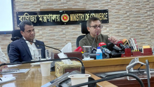 কিছু ব্যক্তির হাতে ১৮ কোটি মানুষকে জিম্মি হতে দেবে না সরকার: বাণিজ্যমন্ত্রী