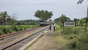চারঘাটে স্বামীকে বেঁধে রেখে স্ত্রীকে ধর্ষণের অভিযোগ