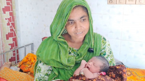বৈশাখী ভোরে উপহার হয়ে এলো জাহিদুল-আয়েশার কন্যা