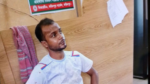সাংবাদিক পরিচয়ে চাঁদা দাবি, তরুণ আটক