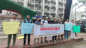 জুলাই সনদ ও গণভোটের জনরায় বাস্তবায়নের দাবিতে জবি ছাত্র শক্তির মানববন্ধন
