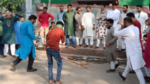 জবিতে ছাত্রদলের বর্ষবরণ: নজর কেড়েছে ঐতিহ্যবাহী হাড়িভাঙা