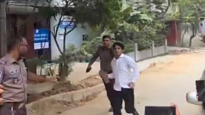 রাশেদ প্রধানের বাসার সামনে বিক্ষোভ, জাগপা নেতা পুলিশ হেফাজতে