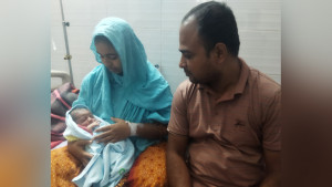বাবা-মায়ের বিবাহবার্ষিকীর পরদিন ঘর আলো করে এলো মেয়ে