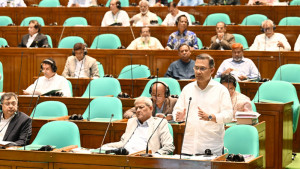 বিকল্প শ্রম বাজার সন্ধানে সরকারের পরিকল্পনা রয়েছে