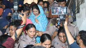 শিরীন শারমিনের রিমান্ড শুনানি ঘিরে আদালত চত্বরে হট্টগোল, ‘জয় বাংলা’ স্লোগান