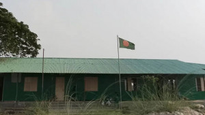 তীব্র গরমে বিদ্যালয়ে অসুস্থ শিক্ষক-শিক্ষার্থী