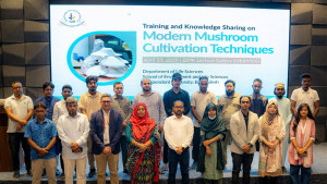 আইইউবিতে আধুনিক মাশরুম চাষ বিষয়ক কর্মশালা অনুষ্ঠিত