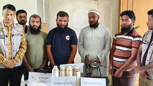 বিস্ফোরক, আগ্নেয়াস্ত্রসহ চারজন গ্রেপ্তার, টিটিপি মতাদর্শী বলছে পুলিশ