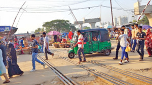 হকারদের দখলে বিমানবন্দর রেলওয়ে স্টেশন এলাকা