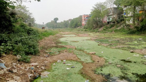 দিনে দুবার বর্জ্য পড়ে ছোট যমুনায়