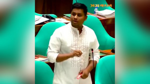 স্থানীয় সরকারের জনপ্রতিনিধি ও মাঠ প্রশাসনের মতো সরকারি গাড়ি সুবিধা চান হাসনাত