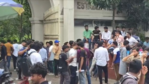 ঢাকা কলেজে ছাত্রদল-শিবিরের সংঘর্ষ, উত্তেজনা