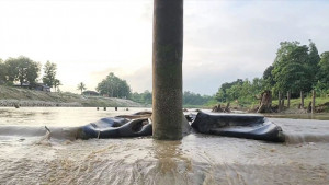 রাবার ড্যামের এয়ারব্যাগ কেটে ছিদ্র, কৃষিতে ঝুঁকি