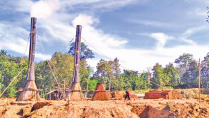 ইটভাটার আগুনে পুড়ছে বান্দরবান