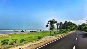 রাত নামলেই উপকূল চলে যায় পাচারকারীদের দখলে