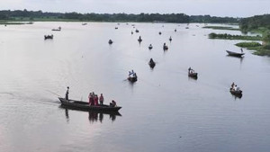 পড়ন্ত বিকেলে তিতাস  নদীতে নৌকা ভ্রমণ