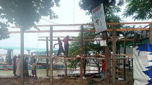 ধলেশ্বরীর তীরে সরকারি জায়গা দখল করে হচ্ছে স্থাপনা