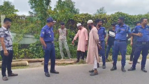বাস থামিয়ে ৫৭ লাখ টাকা লুট: পুলিশ বলছে-মূল পরিকল্পনাকারী নারী