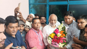মন্ত্রী ড. মঈন খানকে নরসিংদী জেলা সরকারি কর্মকর্তা-কর্মচারী কল্যাণ পরিষদের ফুলেল শুভেচ্ছা