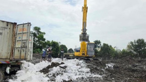 চট্টগ্রামে ১২৬ কনটেইনার পণ্য ধ্বংসের কাজ শুরু
