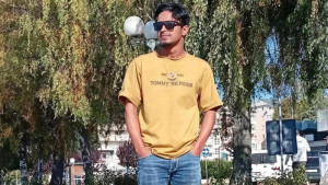 ‘আমাদের বাঁচান ভাই, দম বন্ধ হয়ে আসছে’