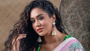 প্রতিটি কাজের মাধ্যমে নিজেকে ভাঙতে চাই: মম