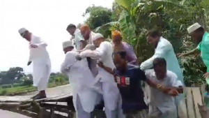 কাঠের সাঁকো ভেঙে নদীতে জামায়াত নেতারা, অল্পের জন্য রক্ষা পেলেন এমপি