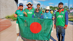 দেশ ছাড়লেও বাঙালিয়ানা ছাড়েননি