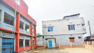 নানা কৌশলে খাসজমির মালিক ভূমি অফিসের কর্মচারীরা