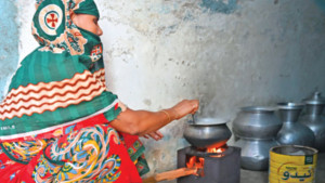 চট্টগ্রামে গ্যাস সংকটে জনজীবনে নাভিশ্বাস