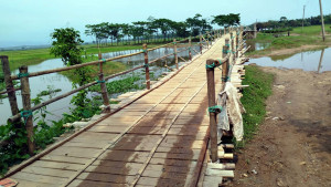কালভার্টের অভাবে ভুগছে ৩০ হাজার মানুষ