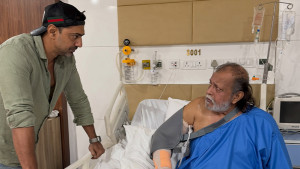 অসুস্থ মিঠুনকে হাসপাতালে দেখতে গিয়ে আবেগপ্রবণ দেব