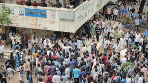 উত্তপ্ত চার ক্যাম্পাস, সংঘর্ষ-হামলায় আহত শতাধিক