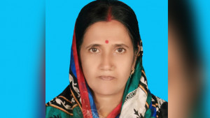 সন্ধ্যায় হঠাৎ ঘরে ঢুকে গৃহকর্ত্রীকে পিটিয়ে হত্যা