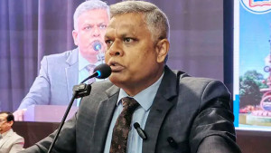 শিক্ষার্থীদের সমস্যা মেটাতে না পারলে সামনে আসব না: রাবি উপাচার্য